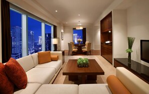 1 bedroom, hypo-allergenic bedding, minibar, in-room safe