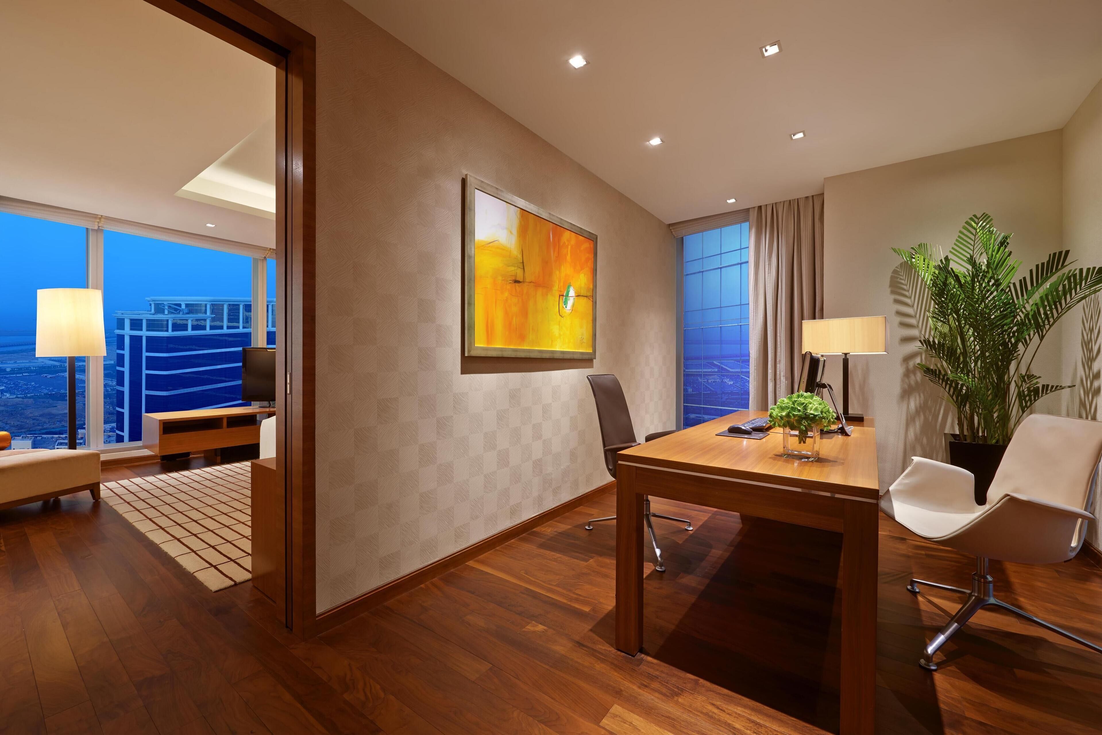premier suite | 1 bedroom, hypo-allergenic bedding, minibar, in-room safe