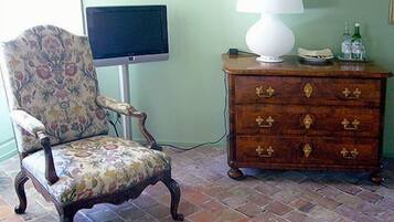 Coffres-forts dans les chambres, bureau, lits bébé (gratuits)