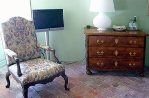 Coffres-forts dans les chambres, bureau, lits bébé (gratuits)