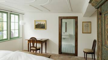 Double Room | 1 bedroom, in-room safe, desk, free cribs/infant beds