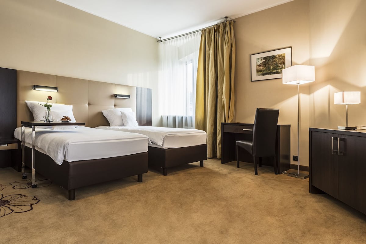 1 bedroom, in-room safe, desk, iron/ironing board