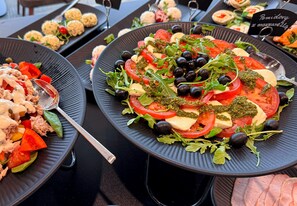 Daily buffet breakfast for a fee