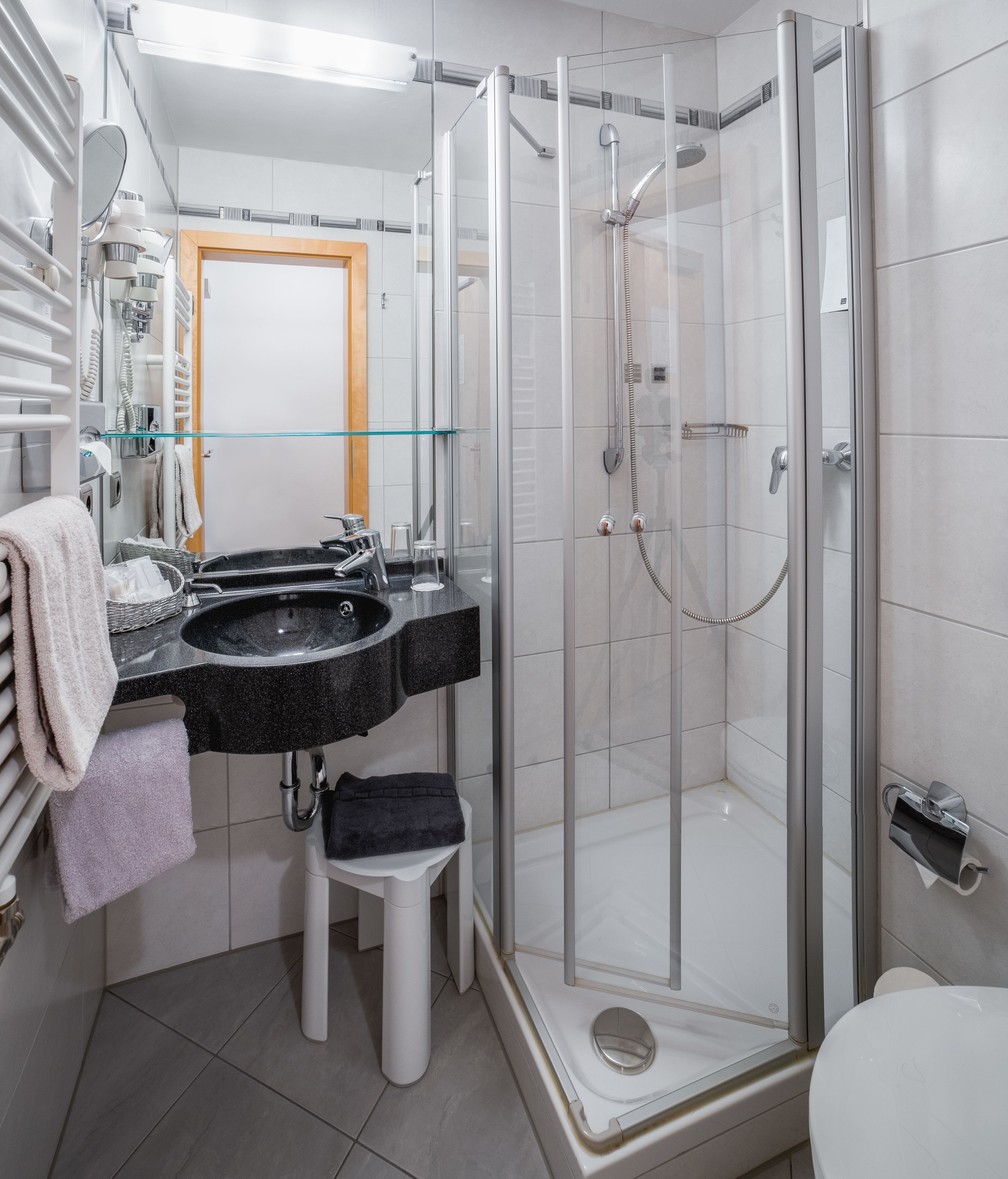 standard single room | bathroom | free toiletries, hair dryer, slippers, towels