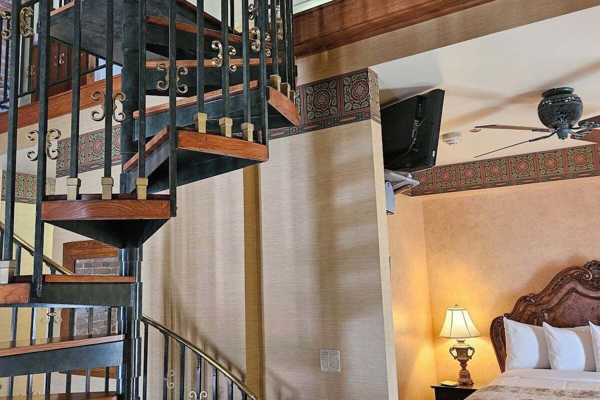 頂級套房 | 高級寢具、特厚豪華床墊、書桌、手提電腦工作空間