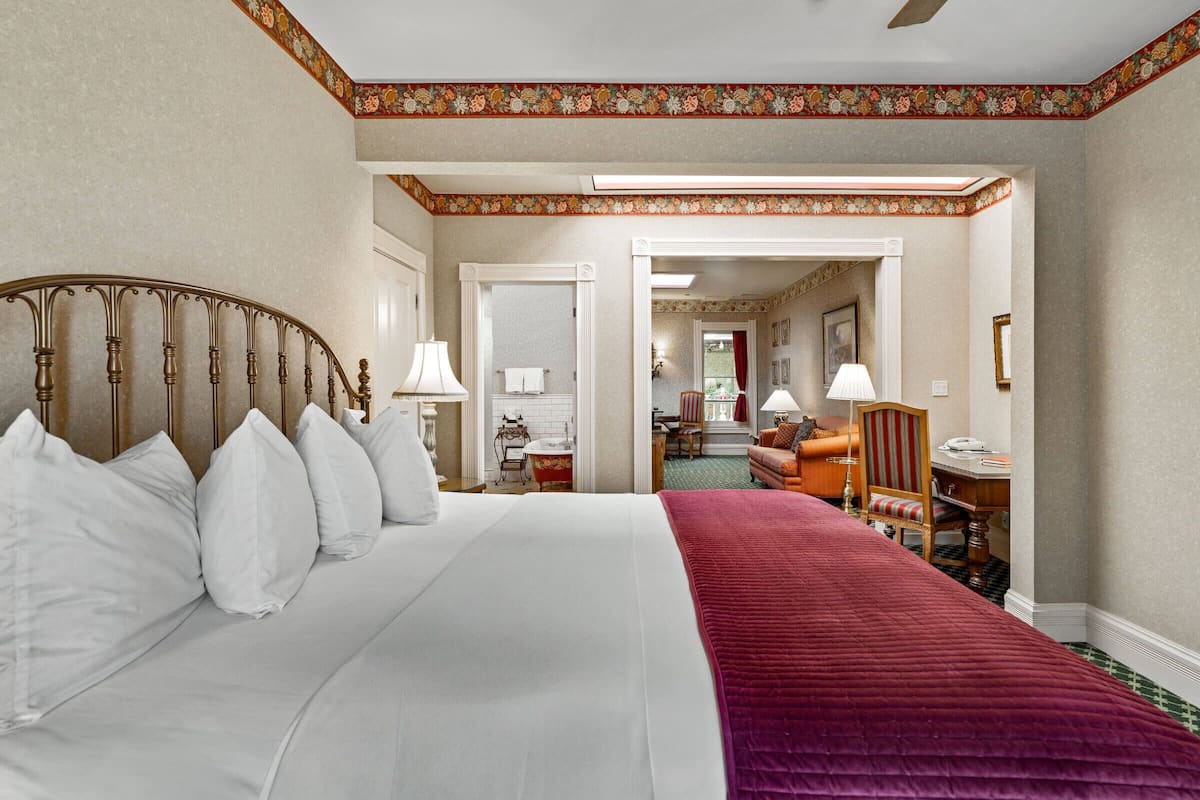 King Suite | Premium bedding, pillowtop beds, individually decorated