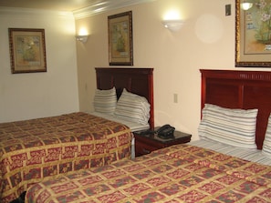 Deluxe King Room, 2 King Beds, Non-Smoking | Gratis wifi