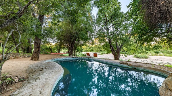 Außenpool, Liegestühle