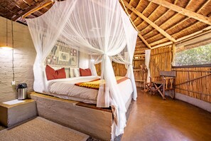 Economy Double Room | Individually decorated, individually furnished, desk, bed sheets - Umlani Bushcamp - Lodge (Bushbuckridge)