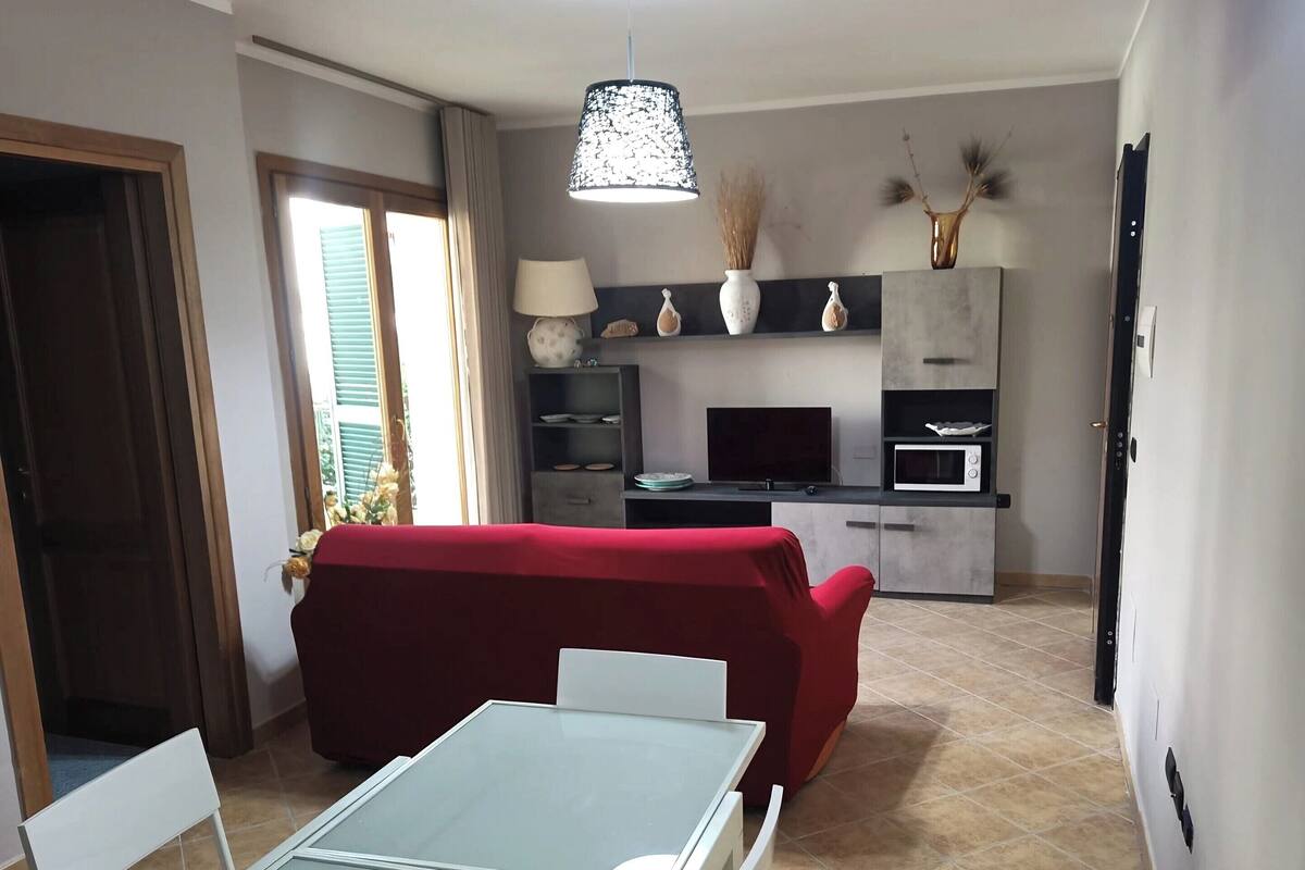 Superior Apartment | Ruang tamu | 22 cm televisyen skrin rata dengan satelit, TV 