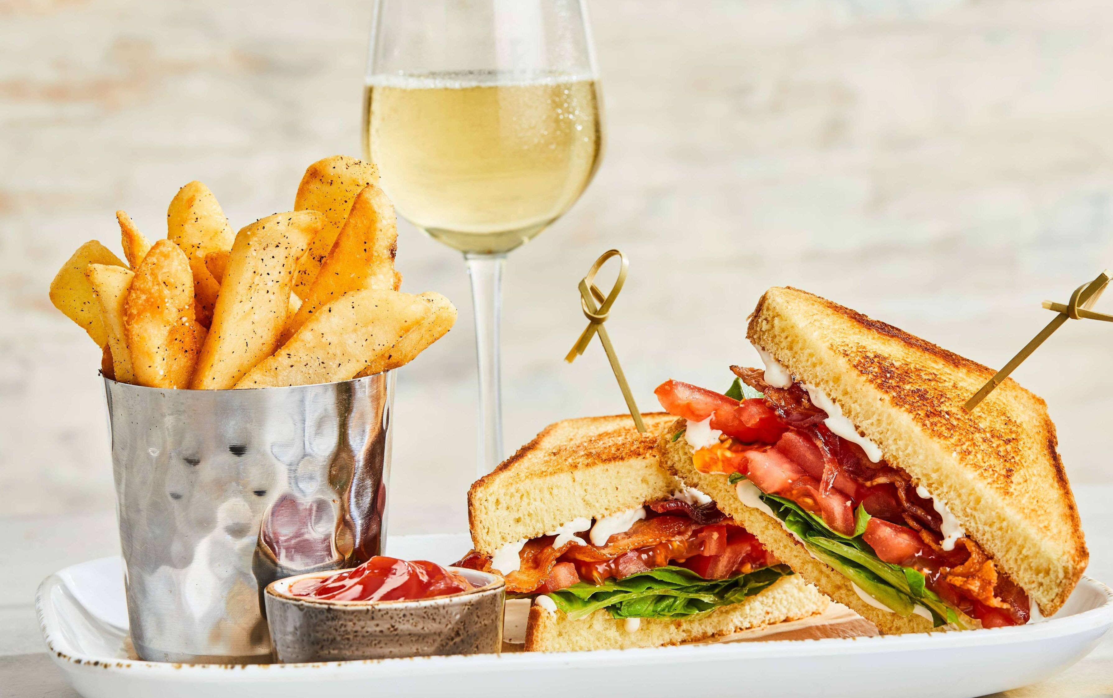 breakfast and dinner served, american cuisine