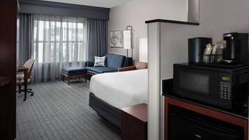 Kamer, 1 kingsize bed met slaapbank | Pillowtop-bedden, een bureau, een strijkplank/strijkijzer