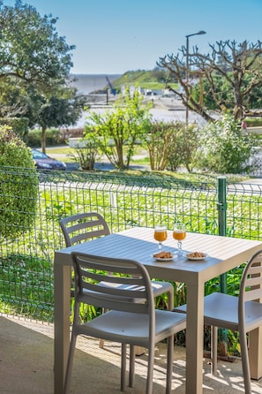 Căn hộ, 1 phòng ngủ (Sea Side or Pool Side) | 1 phòng ngủ, phòng cách âm, truy cập Internet không dây miễn phí