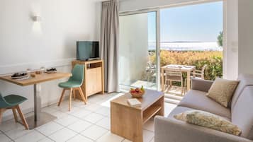 Studio (Sea Side or Pool Side) | Lydisolert, wi-fi (inkludert) og sengetøy