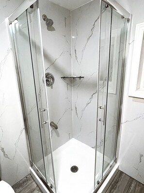 Free toiletries, towels, soap, shampoo - Towne and Country Motel (Windsor)