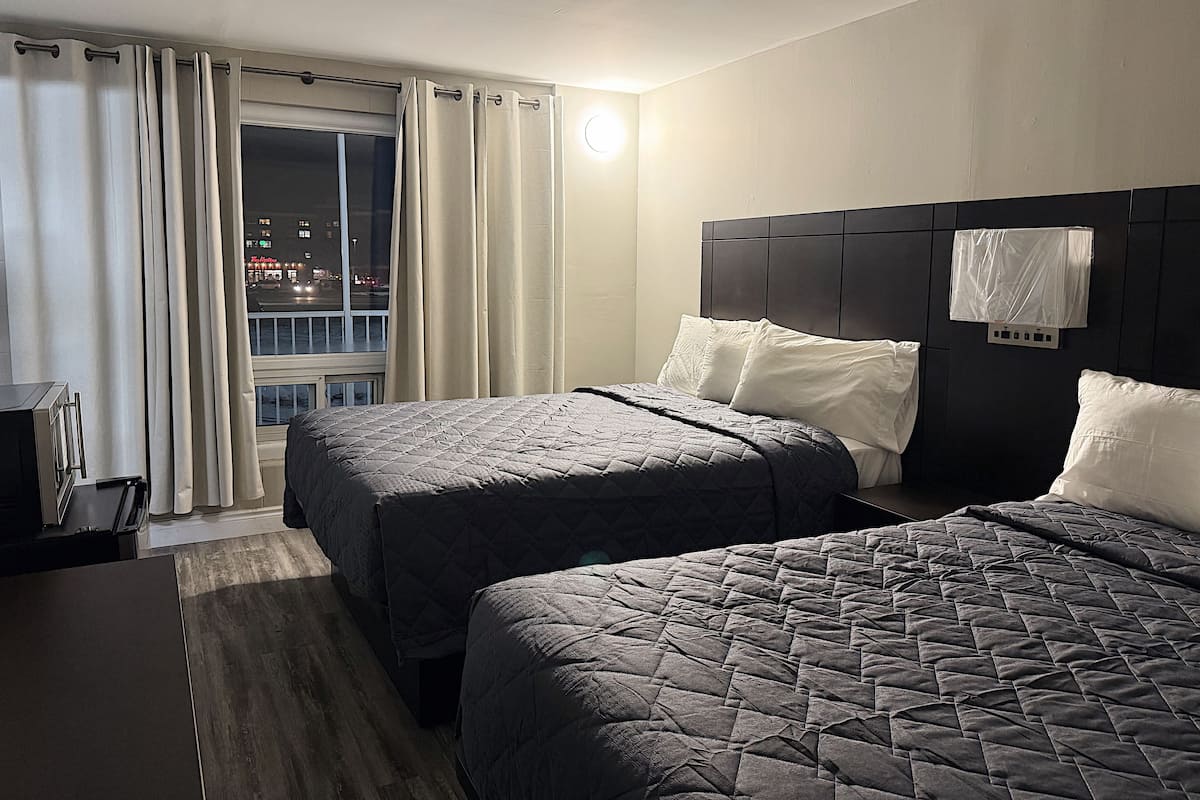 Double Room, 2 Double Beds | Desk, free WiFi, bed sheets