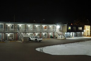 Exterior - Towne and Country Motel (Windsor)
