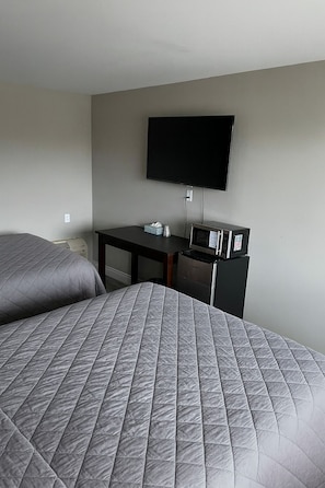 Doppelzimmer, 2 Doppelbetten | Schreibtisch, kostenloses WLAN, Bettwäsche