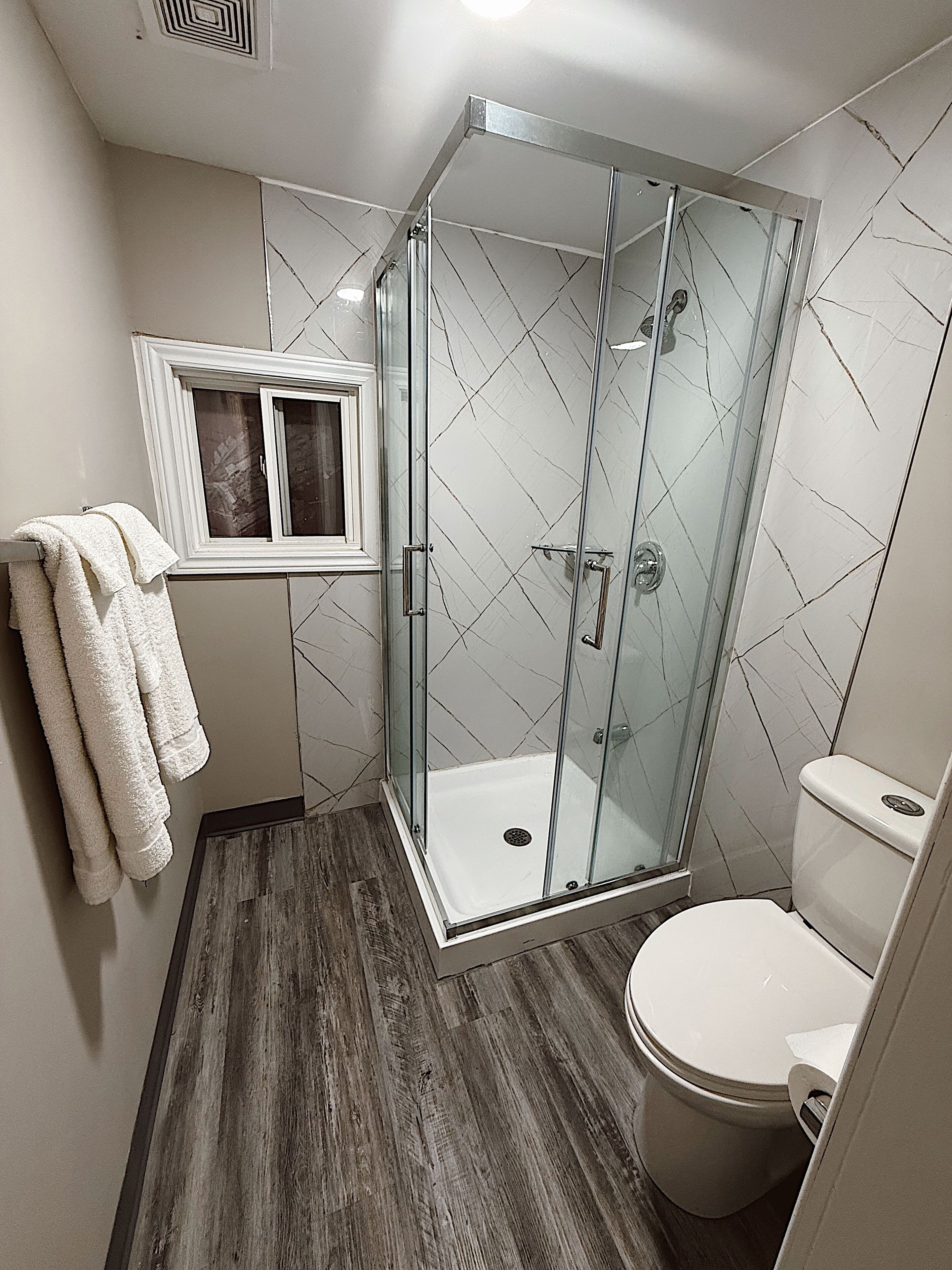 Articles de toilette (gratuits), serviettes fournies, savon, shampooing