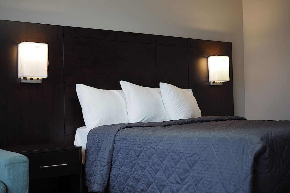 Classic Room, 1 Queen Bed | Desk, free WiFi, bed sheets