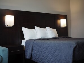 Habitación clásica, 1 cama de matrimonio | Escritorio, wifi gratis, ropa de cama