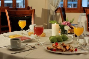 Daily buffet breakfast for a fee - Famissi Hotel (Kalabaka)