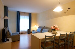 Suite | Living area | Flat-screen TV - Hotel Residence Universo (Pre-Saint-Didier)