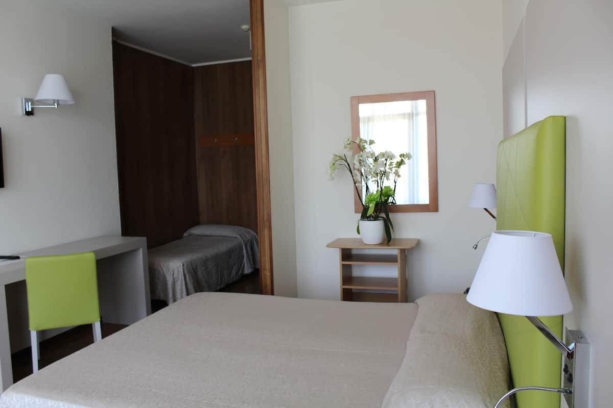 1 bedroom, in-room safe, desk, cots/infant beds
