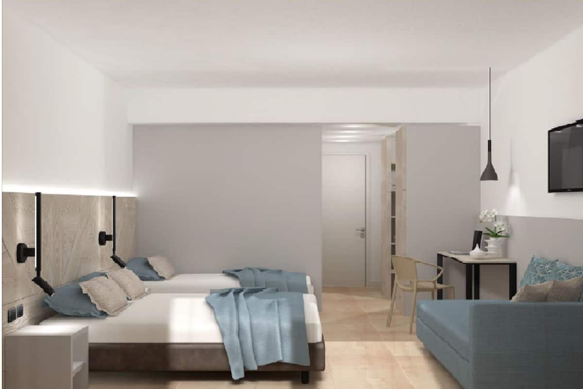 1 bedroom, in-room safe, desk, cots/infant beds