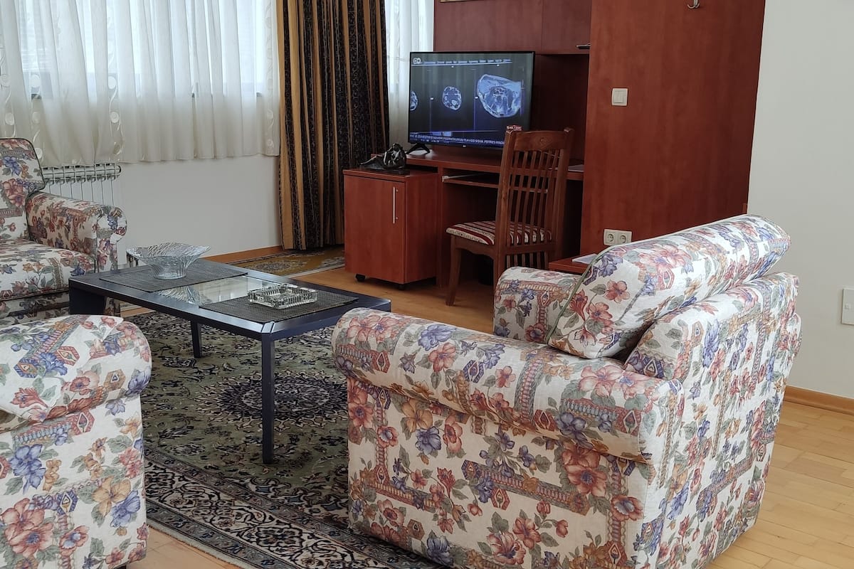 suite | minibar, in-room safe, desk, laptop workspace