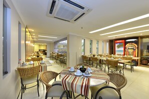 Breakfast, lunch and dinner served