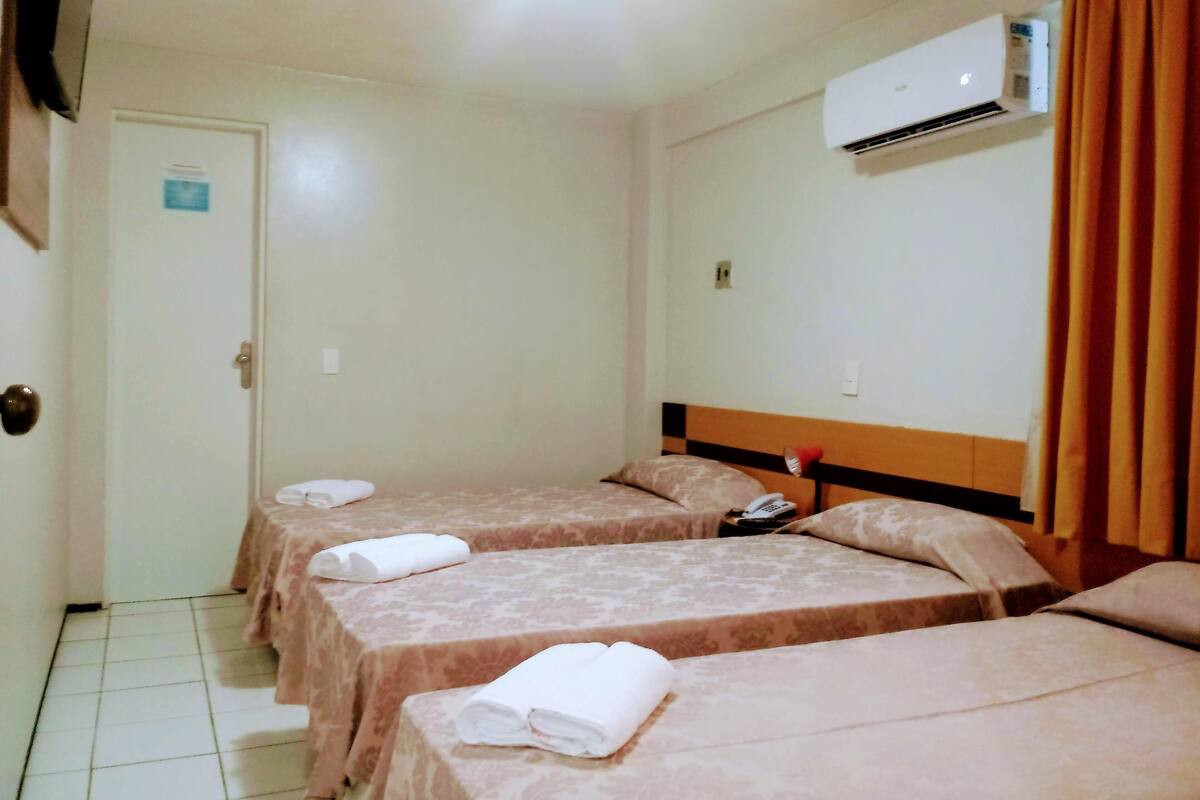 Minibar, coffres-forts dans les chambres, bureau, rideaux occultants