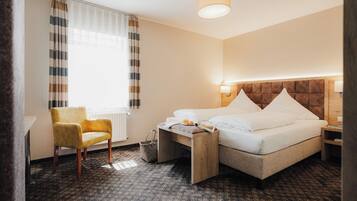 Wellness Doppelzimmer | Allergikerbettwaren, Zimmersafe, Schreibtisch, schallisolierte Zimmer