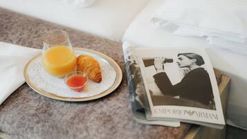 Quarto casal (Wellness) | Roupas de cama antialérgicas, cofres nos quartos, escrivaninha