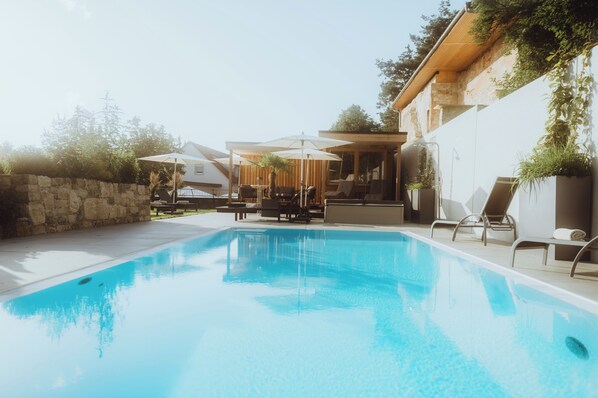 Outdoor pool - Landgasthof & Land-gut-Hotel Zur Rose (Ehingen)