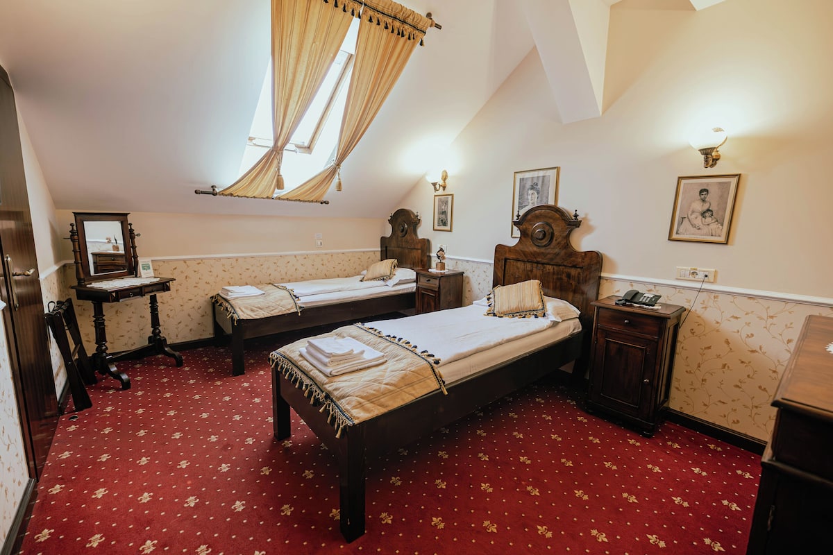 1 Schlafzimmer, Zimmersafe, individuell dekoriert