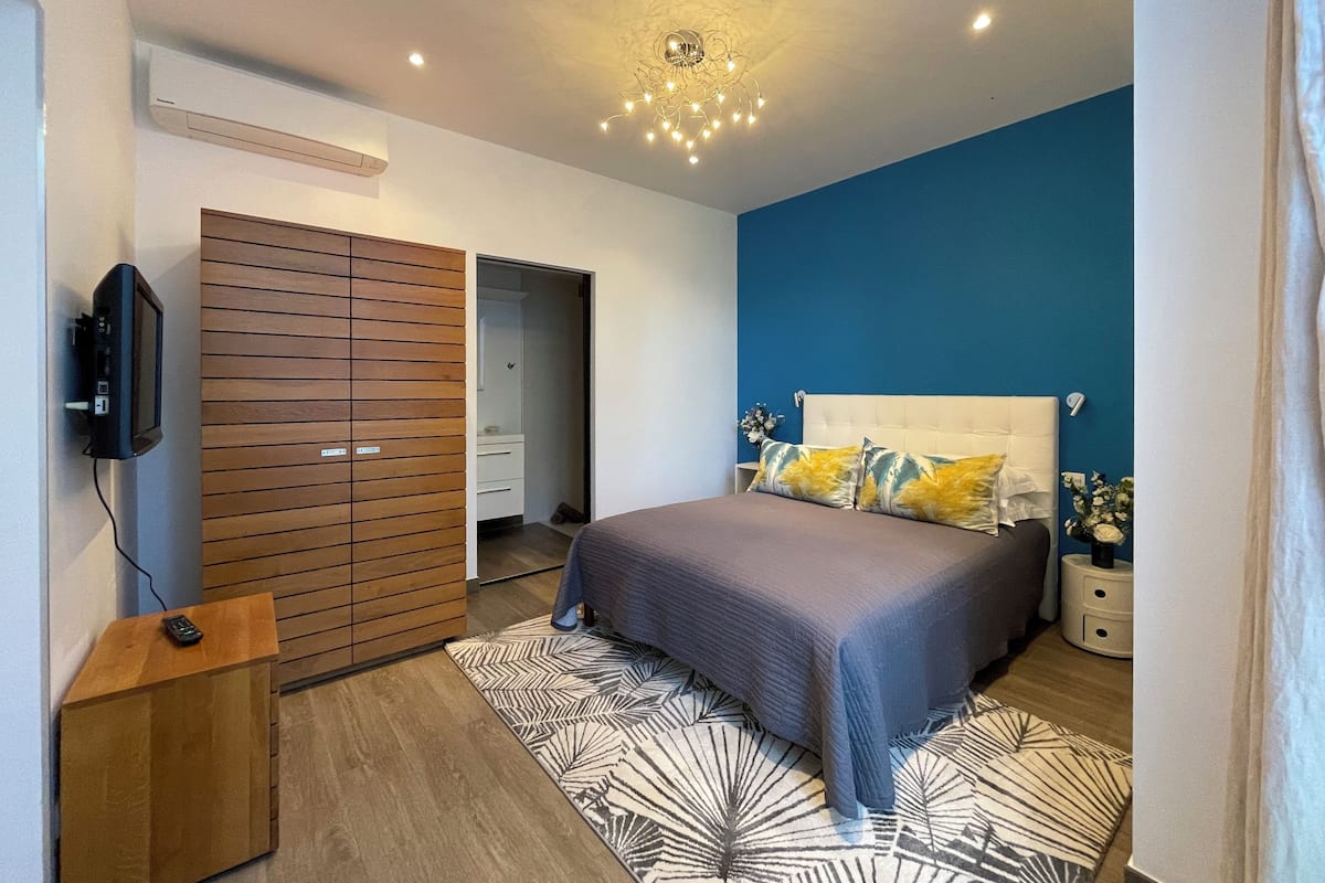 Departamento (L'appartement du Château) | Ropa de cama de alta calidad, minibar, camas extra y wifi gratis