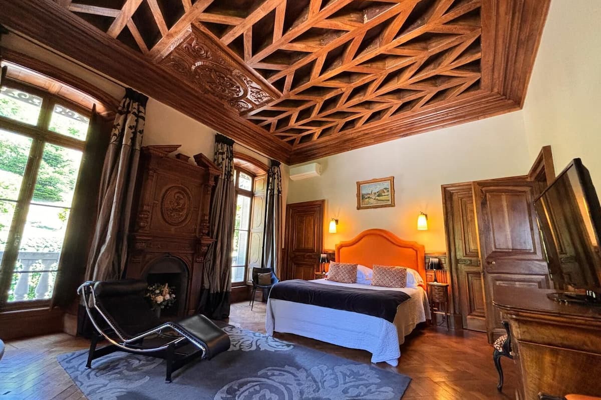 Suite (Marie-Antoinette) | Ropa de cama de alta calidad, minibar, camas extra y wifi gratis