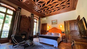 Suite (Marie-Antoinette) | Luxe beddengoed, een minibar, extra bedden (toeslag), gratis wifi
