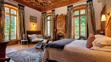 Suite (Marie-Antoinette) | Premium bedding, minibar, rollaway beds, free WiFi