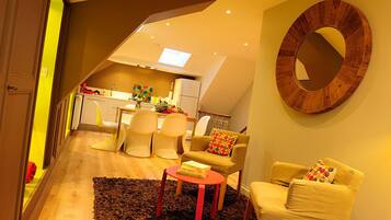 Junior Suite (Cristal) | Living area | Flat-screen TV, DVD player