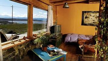 Panoramic Cabin | Ruang tamu | 32 inci televisyen LED dengan kabel, TV