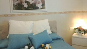 Quarto casal standard | 1 quarto, frigobar, cofres nos quartos, escrivaninha