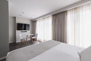 Superior Penthouse, 1 Queen Bed, Non Smoking, City View | In-room safe, blackout curtains, iron/ironing board, free WiFi - Punta Trouville Hotel (Montevideo)