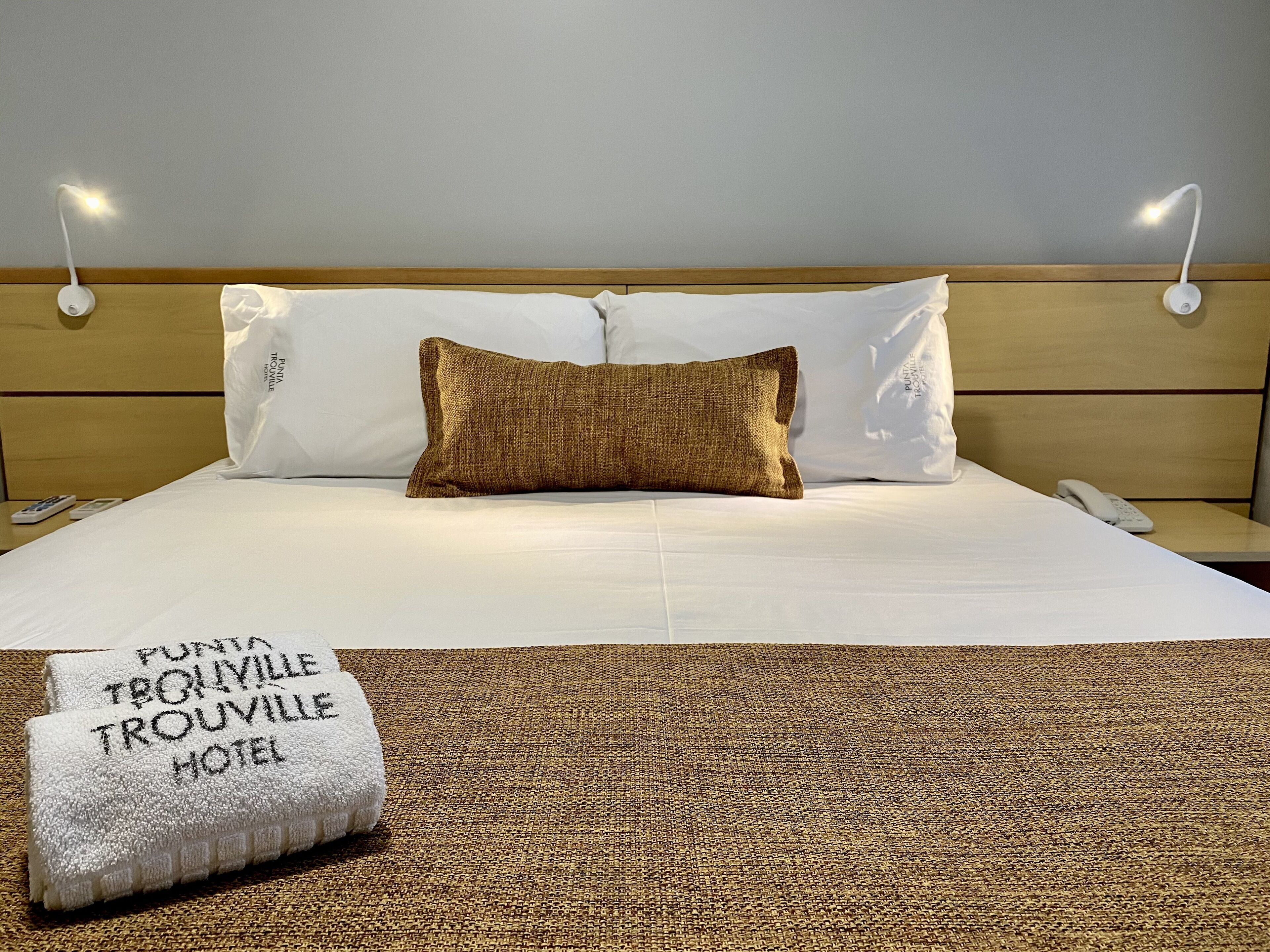 executive penthouse, 1 bedroom, non smoking, sea view | 1 bedroom, in-room safe, blackout curtains, iron/ironing board