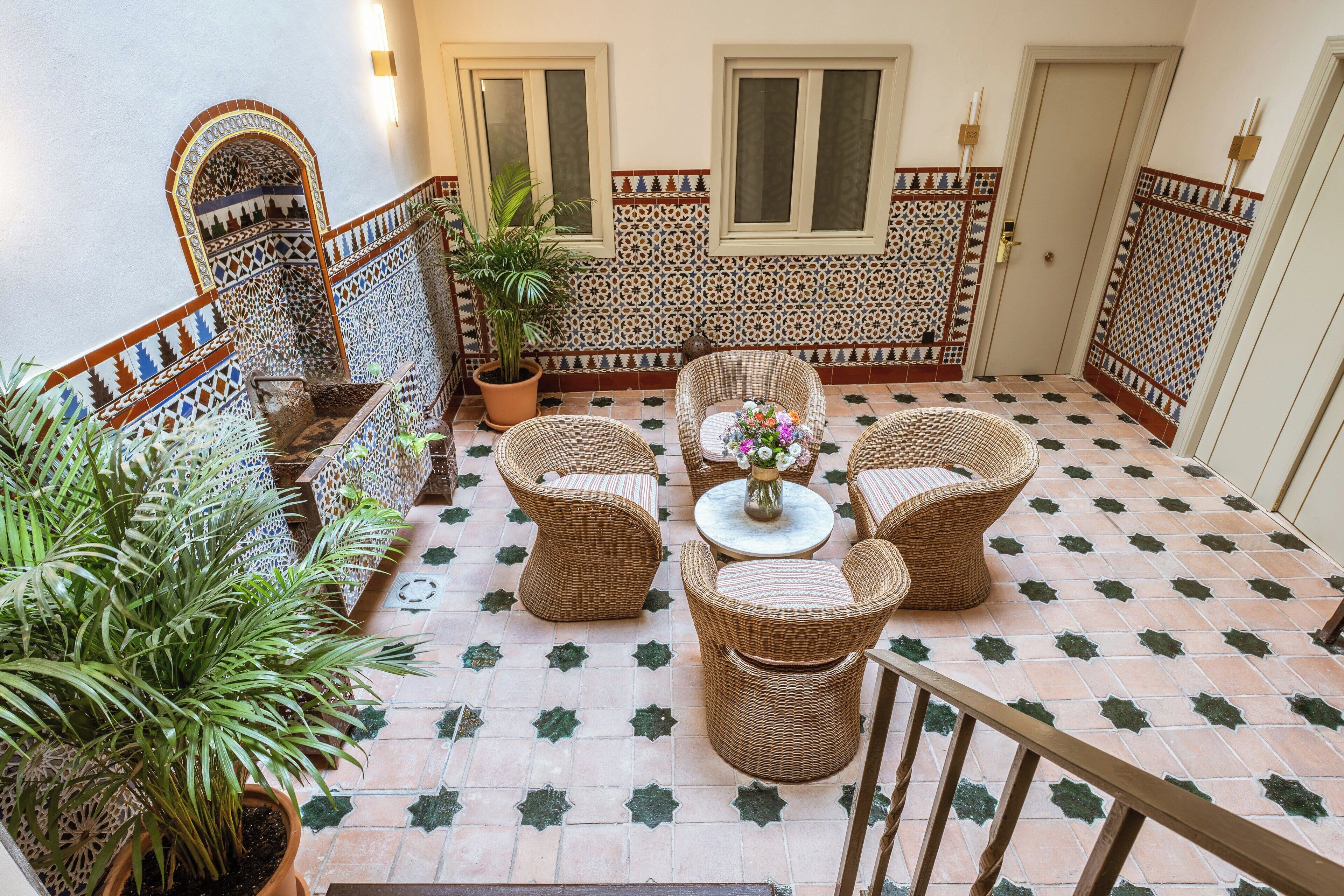 32-inch lcd tv with satellite channels, tv