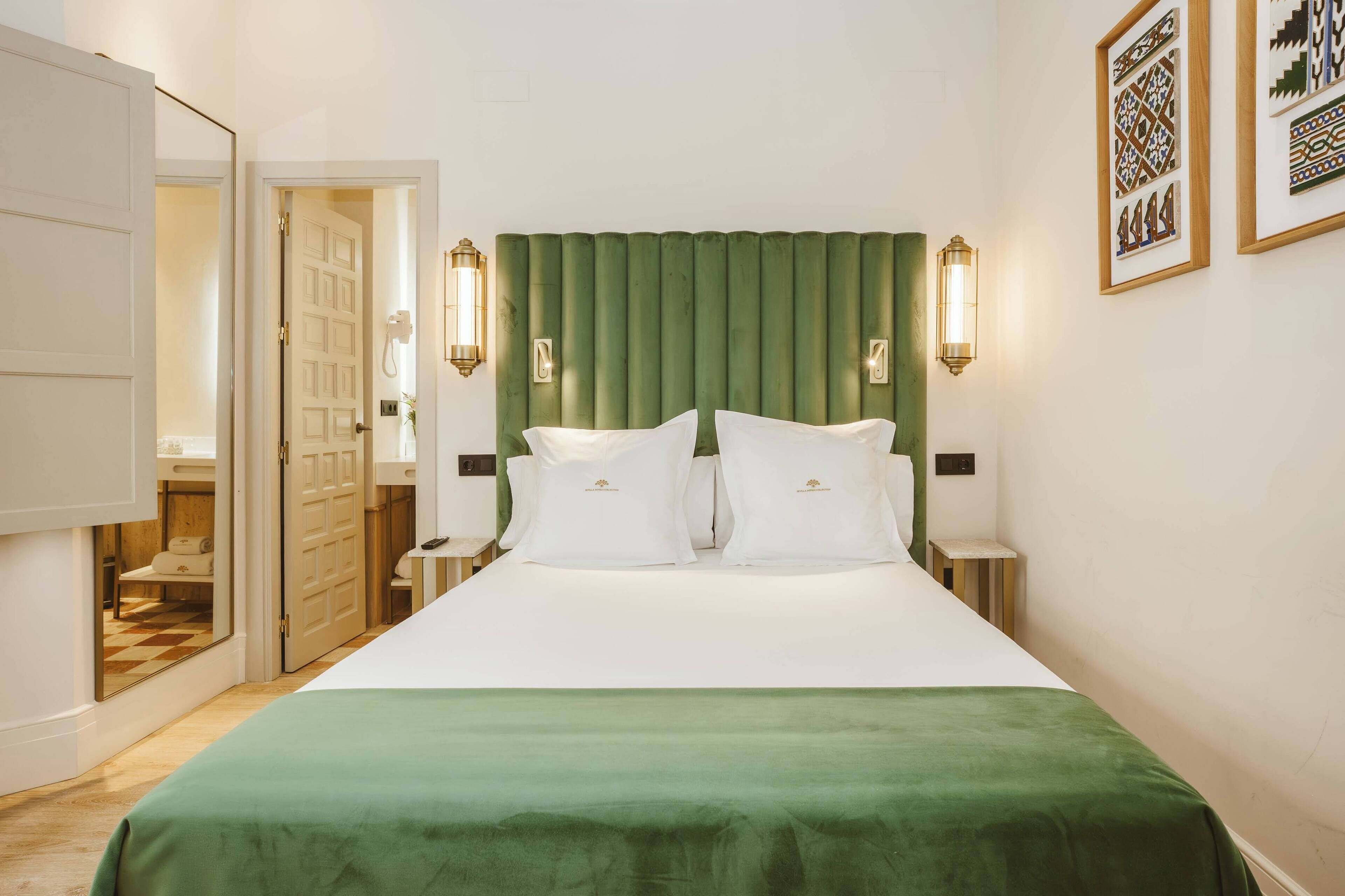 double room, balcony | minibar, in-room safe, individually decorated, individually furnished