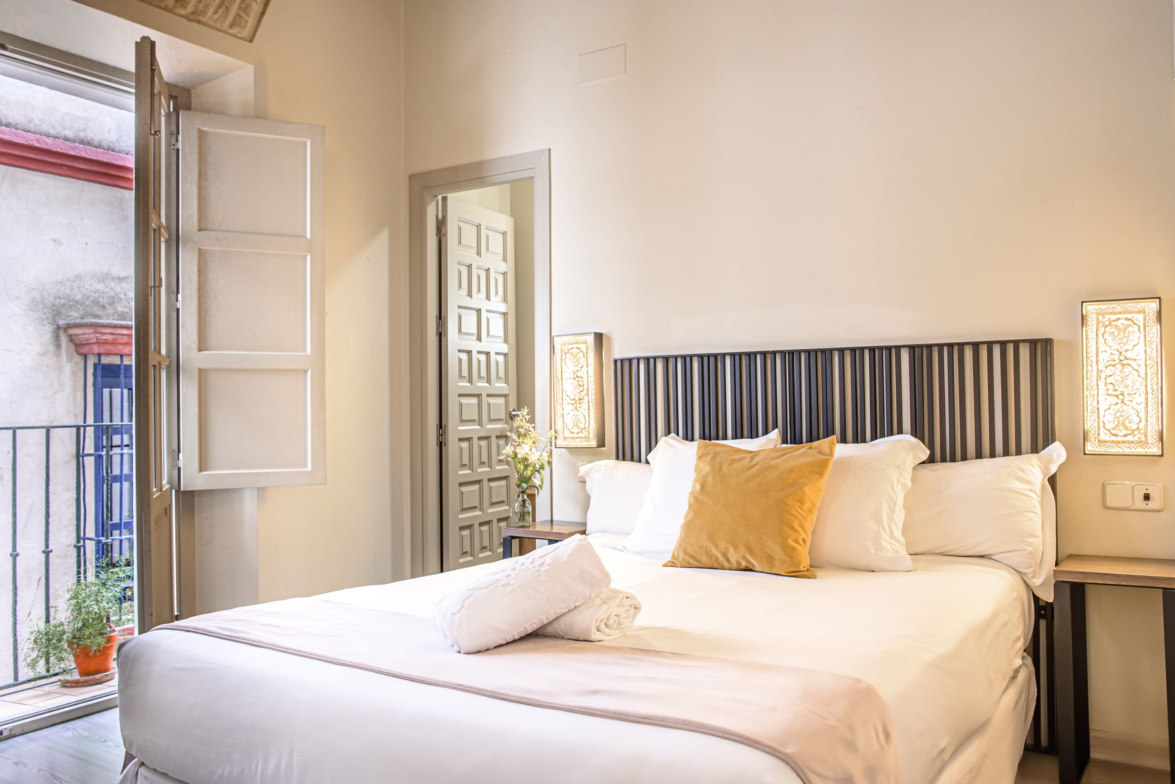 Minibar, in-room safe, individually decorated, individually furnished