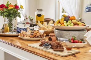 Free full breakfast  - Beach House Hout Bay (Cape Town)