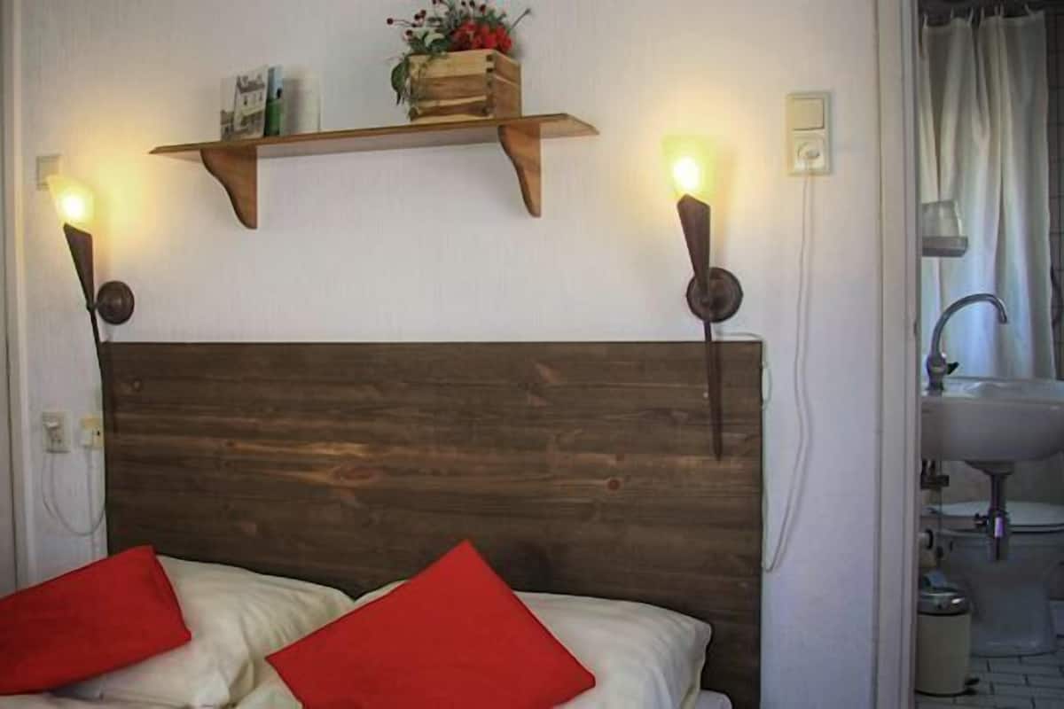 Quarto solteiro | Wi-Fi de cortesia, roupa de cama